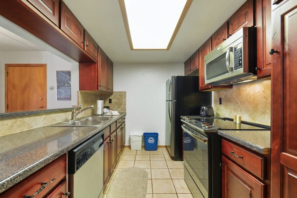 Room, Indoors, Flooring, Kitchen, Oven