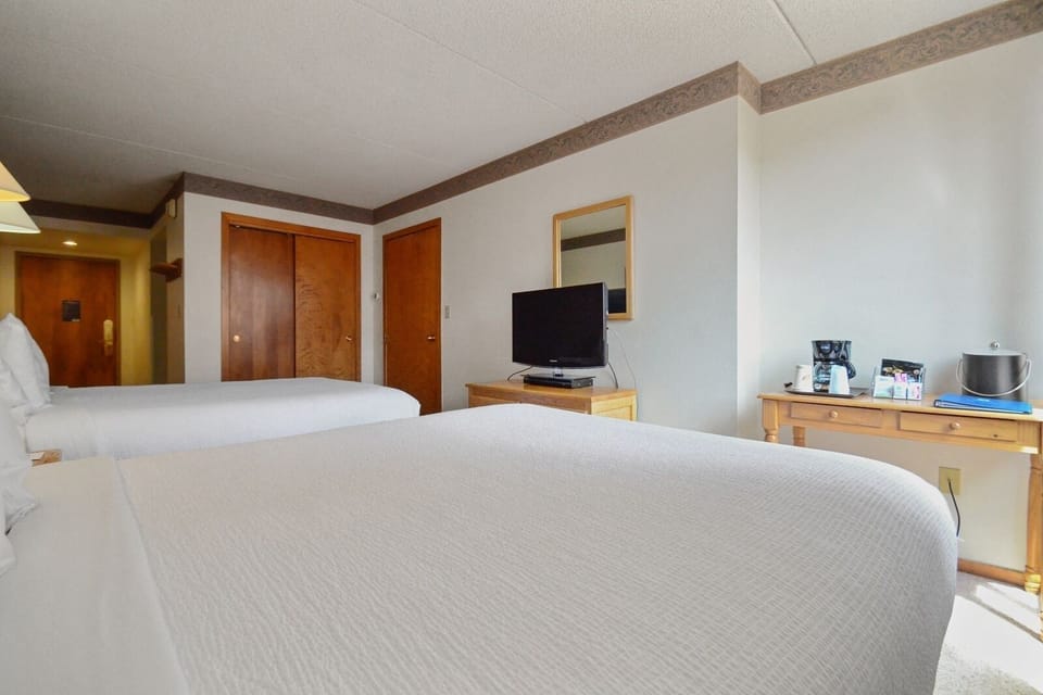 Bed, Furniture, Screen, Flooring, Bedroom