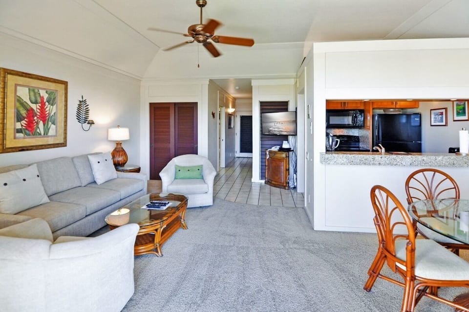 Open living space with great air flow due to the local trade winds.