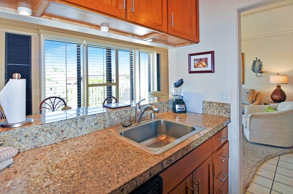 Fantastic lighting throughout the unit with the large floor to ceiling windows.