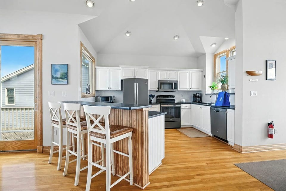 Top-Level Kitchen with Bar (seats 3)