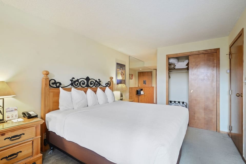Bed, Furniture, Bedroom, Room, Indoors
