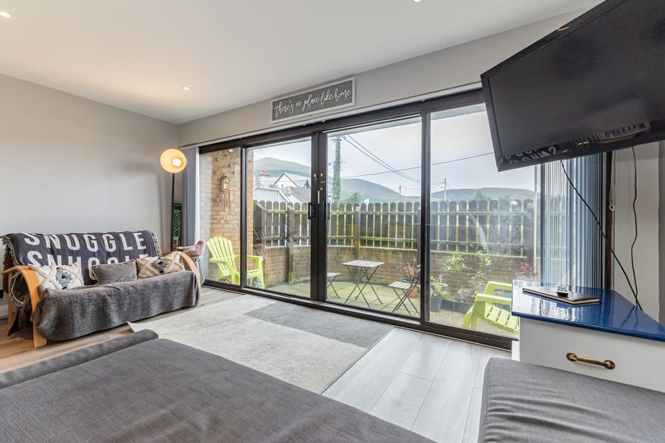 Apartment, Private Bathroom, Mountain View | Lounge