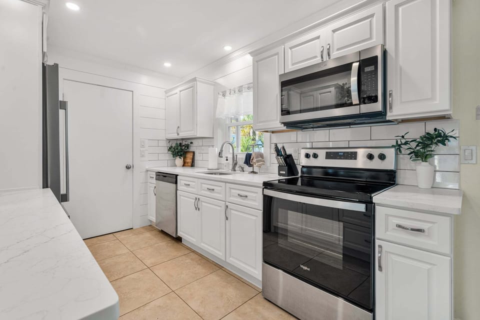 Fully-loaded kitchen to provide anything you need for a homemade meal while on vacation! Don't forget to check out our location description for local grocery stores near you.
