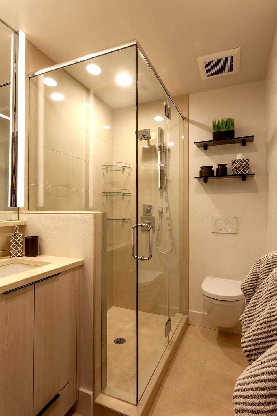 upstairs bathroom 02
