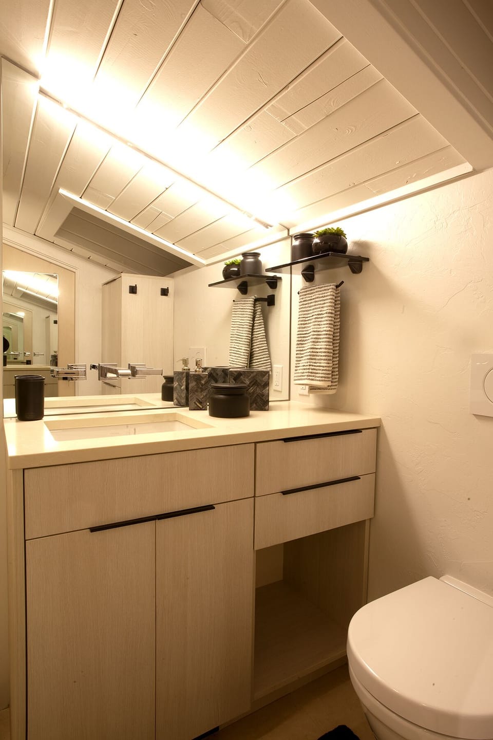 upstairs primary bathroom
