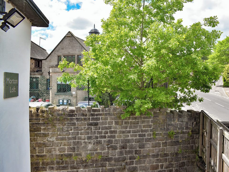 Setting | Morton Loft, Hathersage 