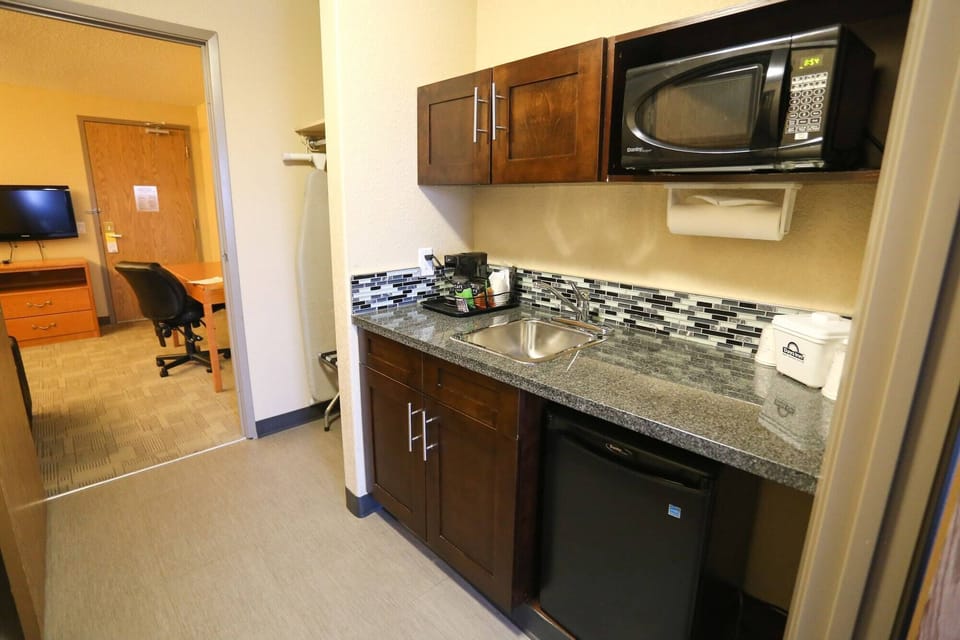 Fridge, microwave, coffee/tea maker