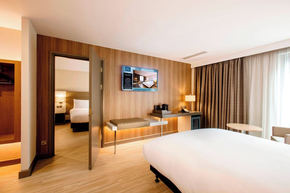 Pillowtop beds, in-room safe, desk, laptop workspace