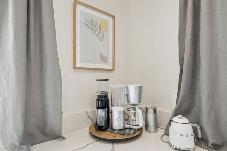 Coffee/Tea  Bar. K.eurig, French Press or Zwilling regular brew coffee options