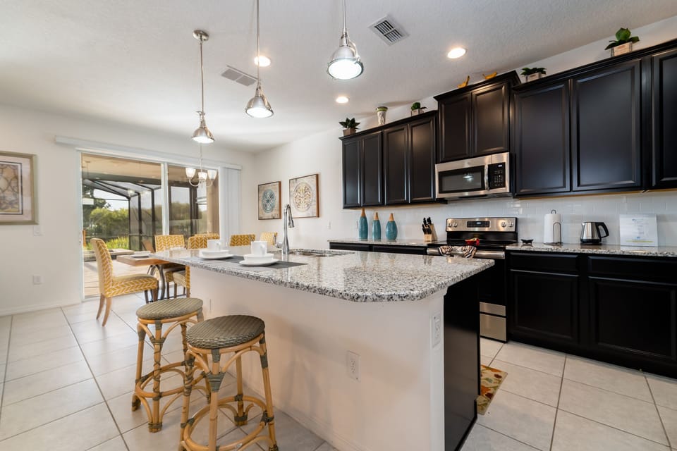 breakfast bar with 2 stools