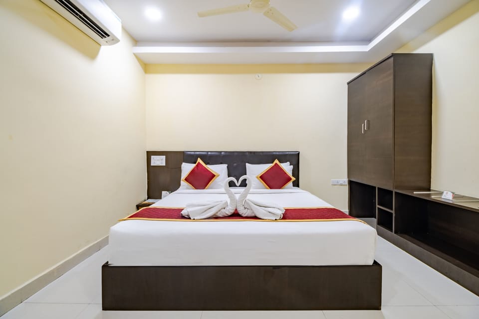 Executive Room | Premium bedding, down comforters, pillowtop beds, rollaway beds