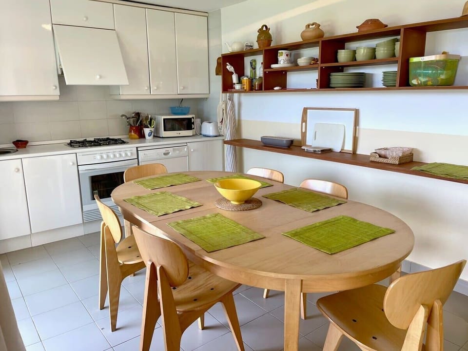 dining area, microwave, fridge, kitchen equipment, coffee tea facilities