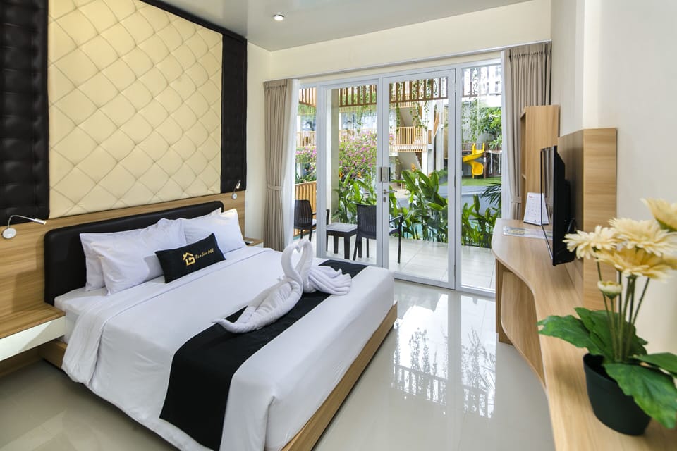 Grand Deluxe | In-room safe, desk, blackout drapes, soundproofing