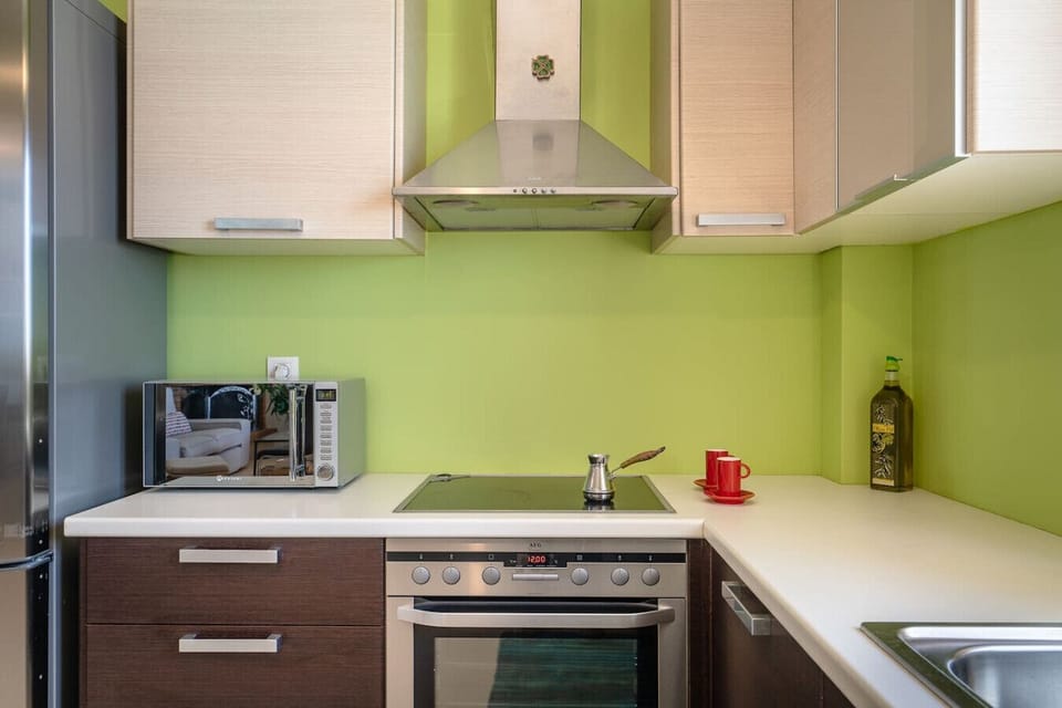 Fully equipped with everything you need for meals at home.