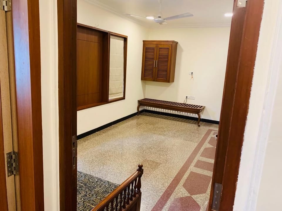 Deluxe Room | Living area | TV