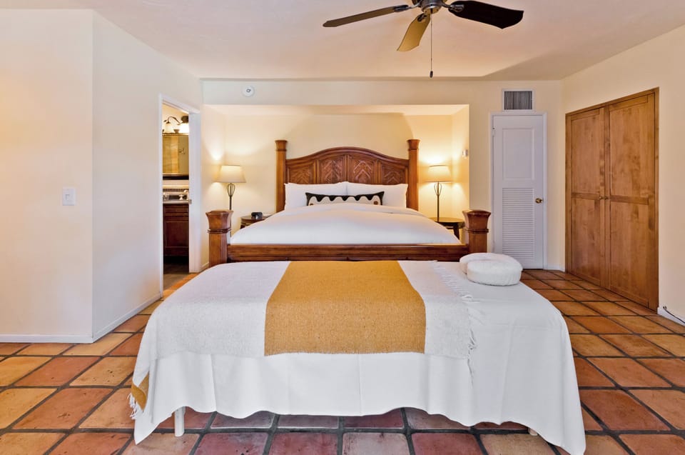 Deluxe Room | Free WiFi, bed sheets