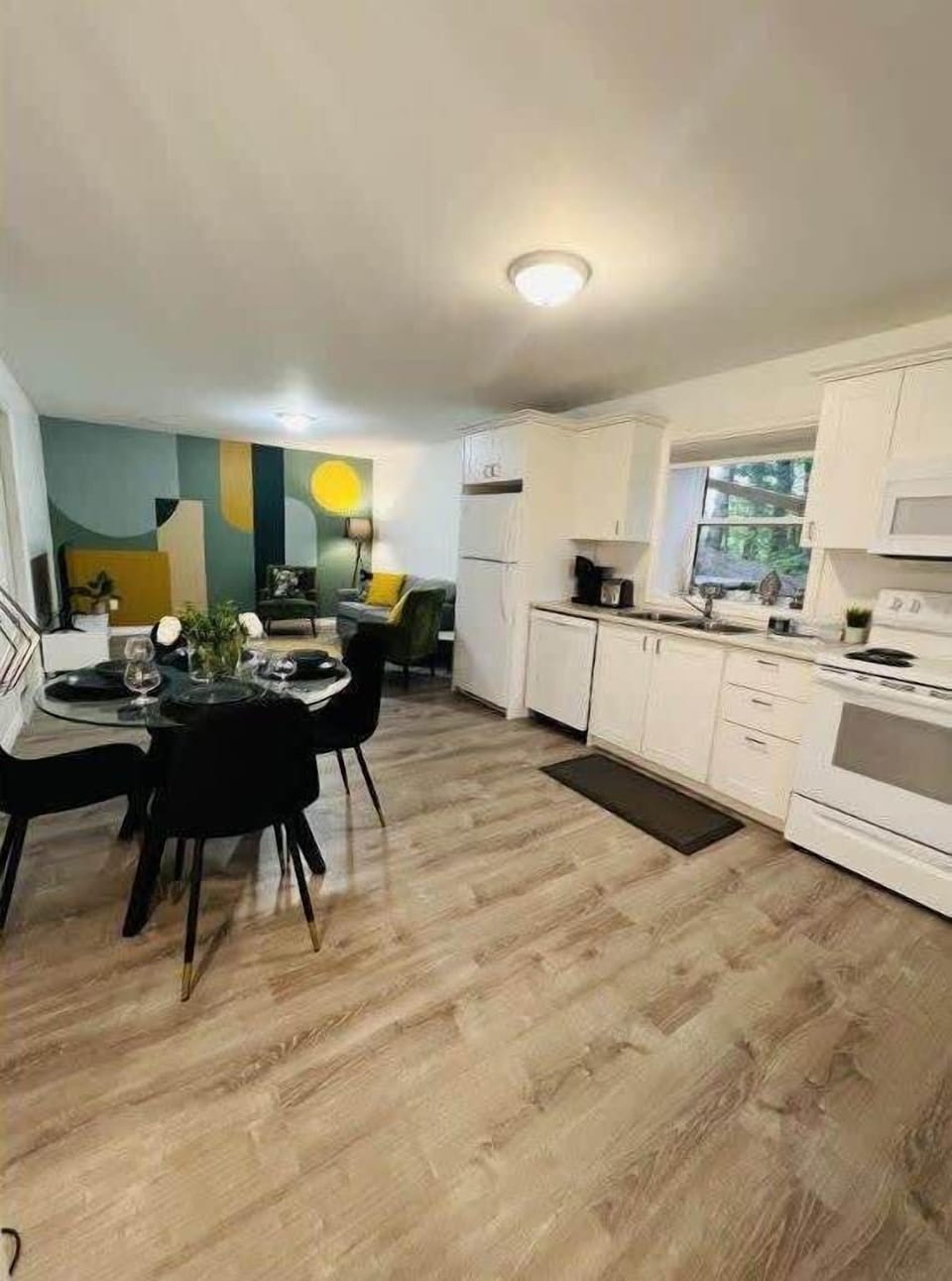 Kitchen & Dining Area