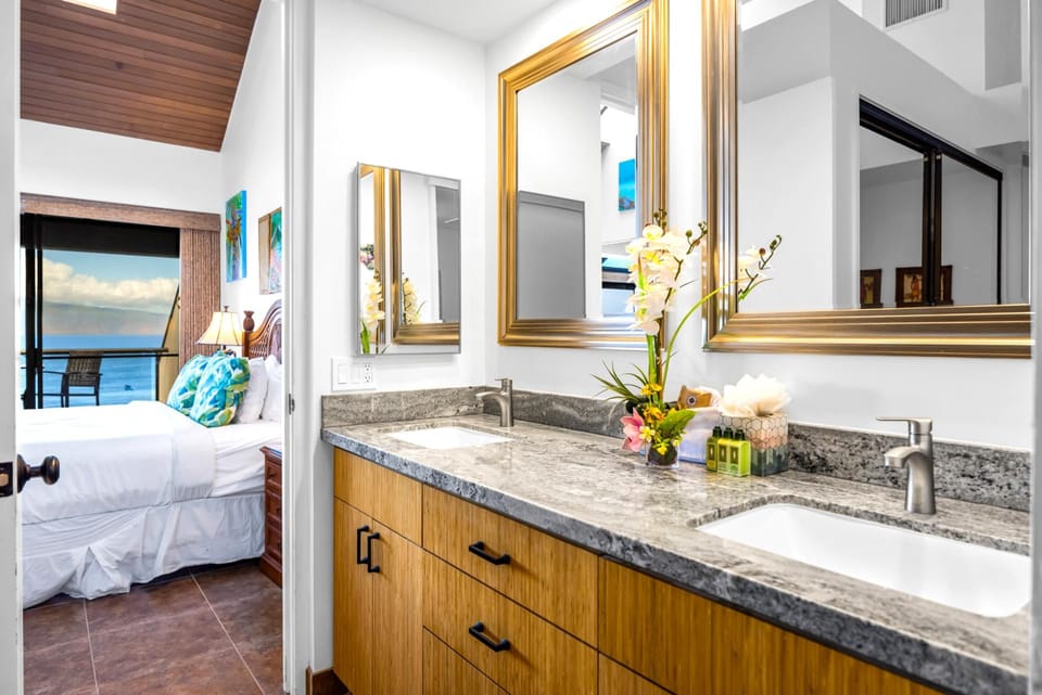 Fresh flowers and elegant details make the primary bath feel like your own island spa.