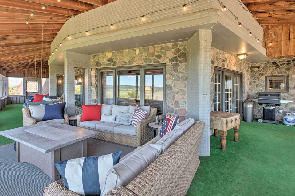 Screened Porch | Gas Grill | Dining Area | Hammock