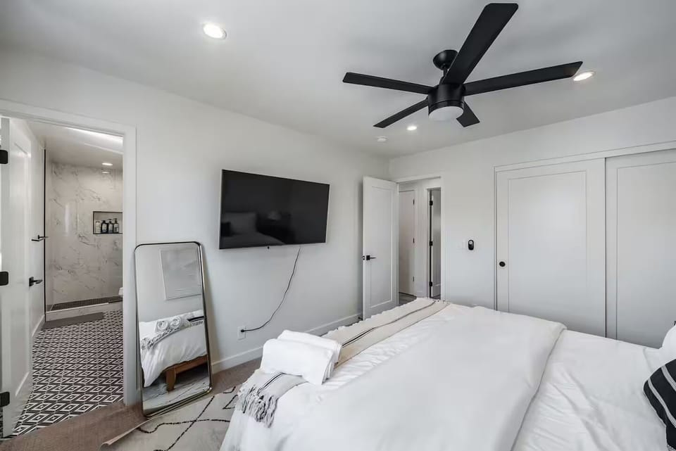 Restful guest room