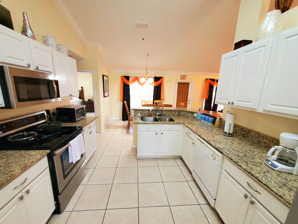 Kitchen Pic 1

