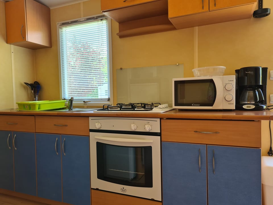 Blackout drapes, free WiFi