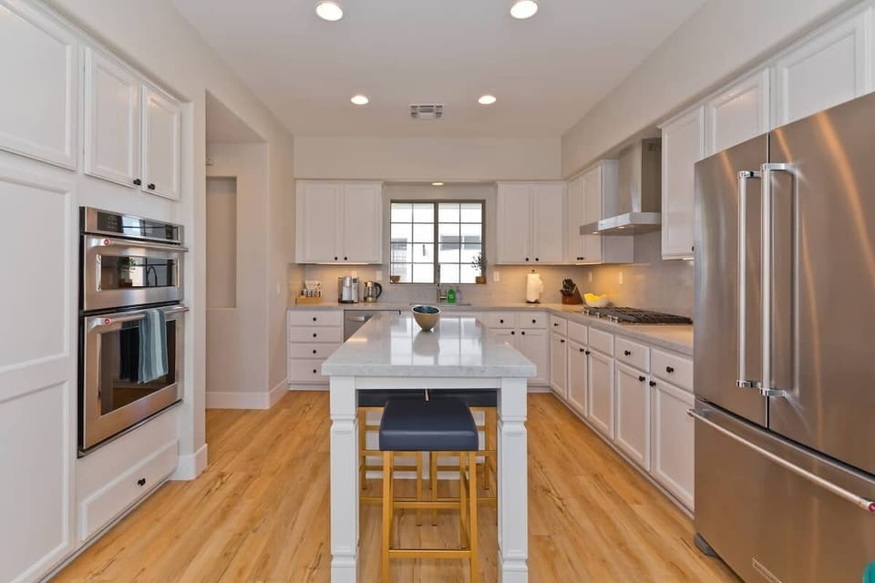 Kitchen island 