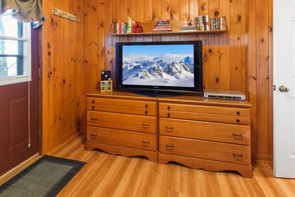 Game & TV Room Lower Level