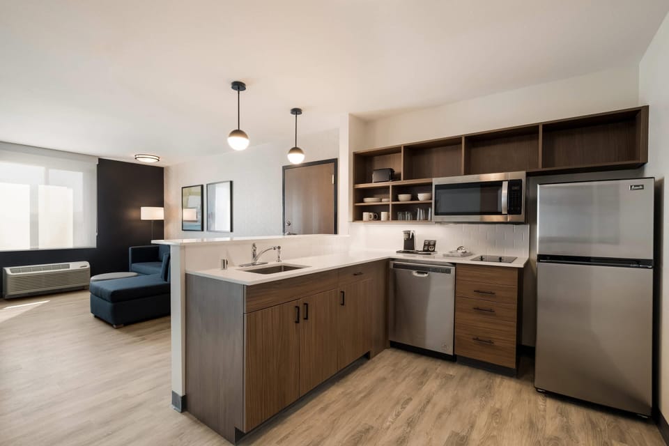 Fridge, microwave, dishwasher, coffee/tea maker