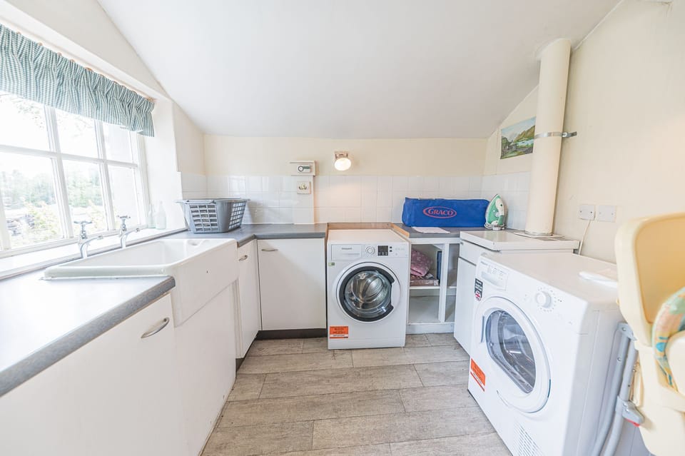 Bowmanstead Cottage Coniston utilty room and laundry