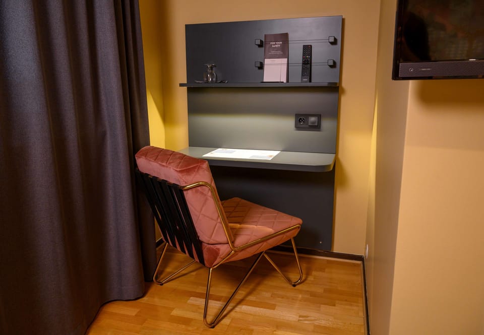 Single Room | Desk, free WiFi, bed sheets