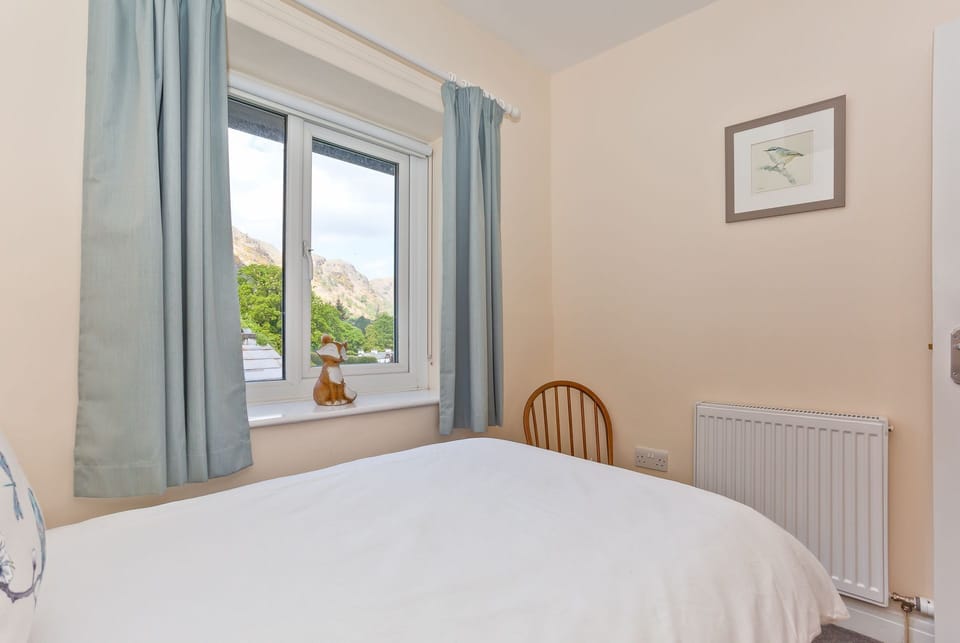 Green Croft rear bedroom with mountain views