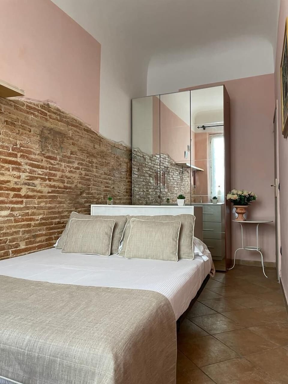 Basic Room | Down comforters, WiFi (free), individually decorated