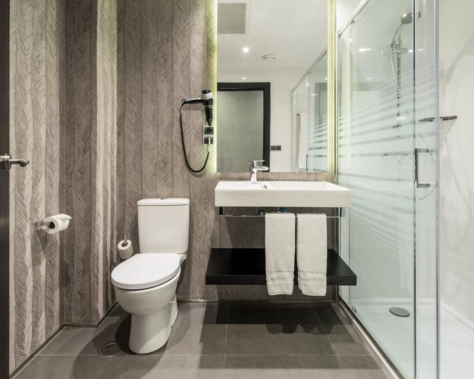 Rainfall showerhead, eco-friendly toiletries, hair dryer, bidet