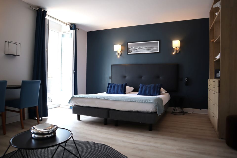 Premium bedding, minibar, in-room safe, desk