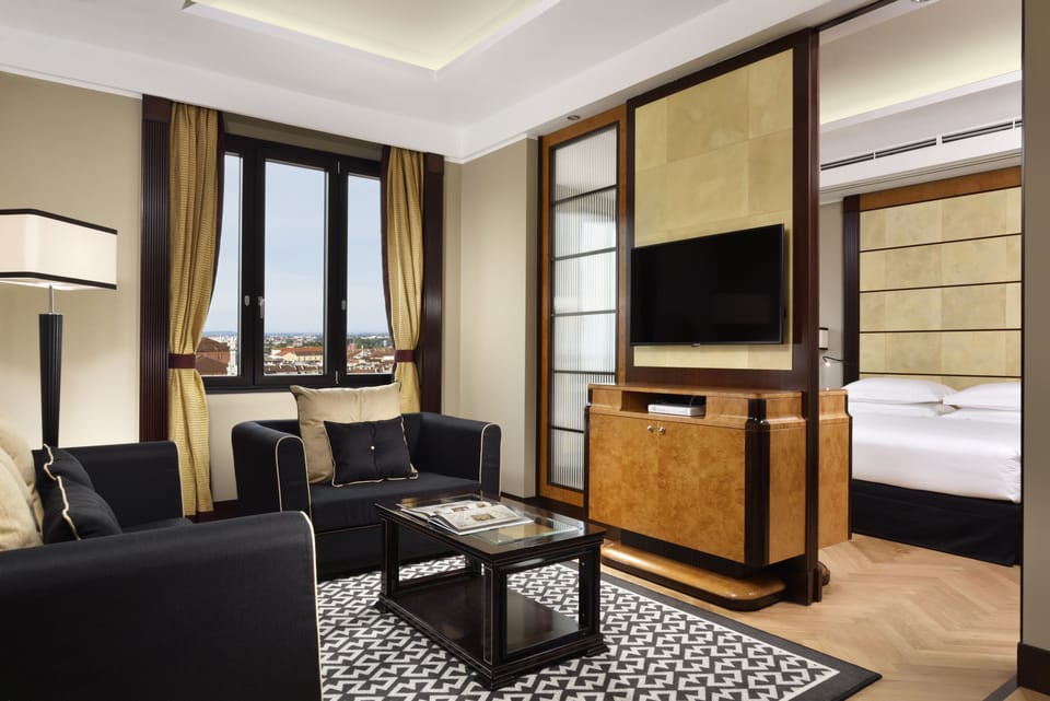 Hypo-allergenic bedding, minibar, in-room safe, desk