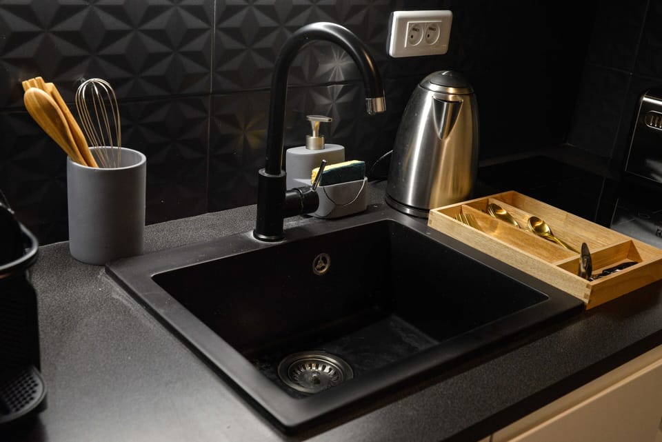 Honeymoon Apartment, Ensuite | Shared kitchen