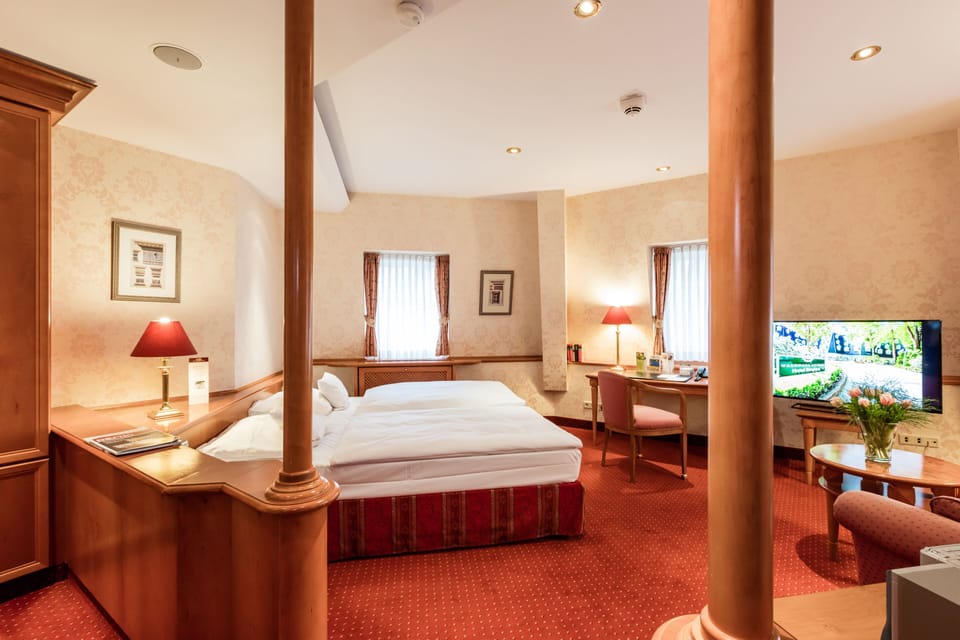 Junior Suite | Hypo-allergenic bedding, minibar, in-room safe, individually decorated