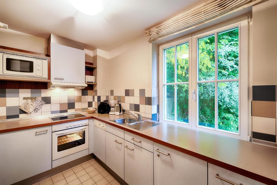 Suite, Lake View | Bathroom | Eco-friendly toiletries, hair dryer, towels