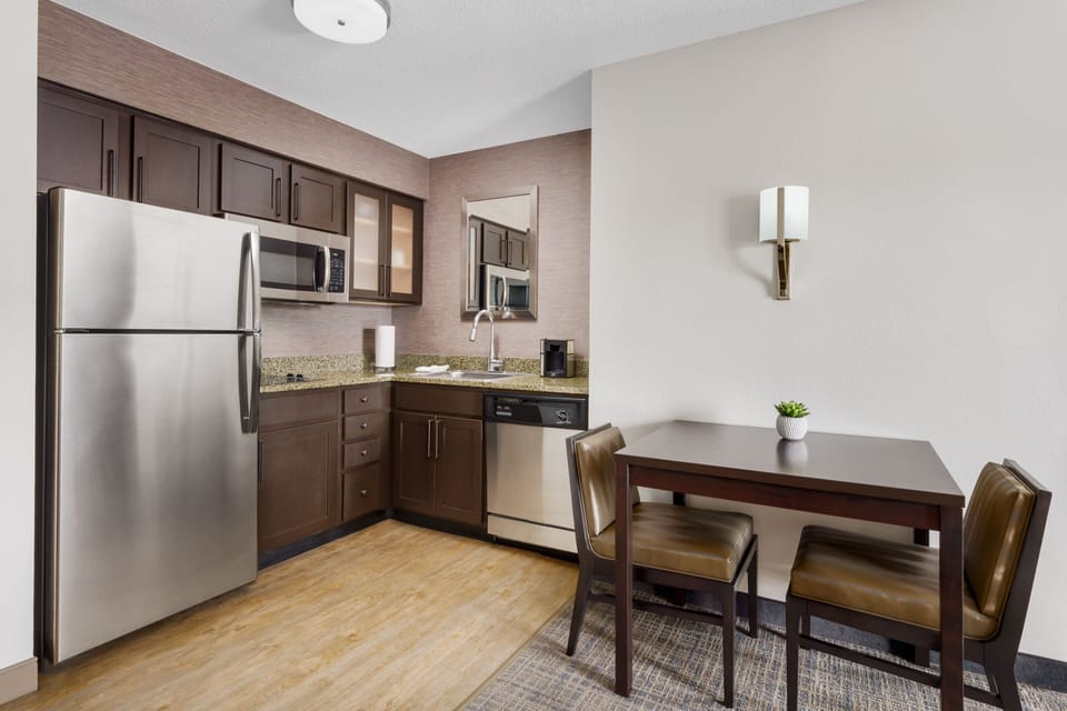 Coffee/tea maker, fridge, microwave, stovetop