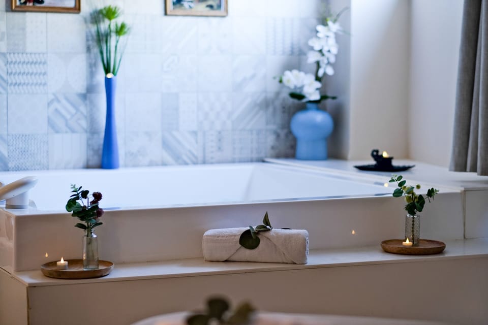 Sauna, hot tub, steam room, body treatments, hydrotherapy