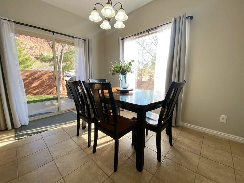 Open the back door and enjoy the breeze (and view!) during dinner.