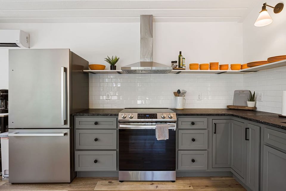 Fully-stocked and updated kitchen. Fridge with ice maker.