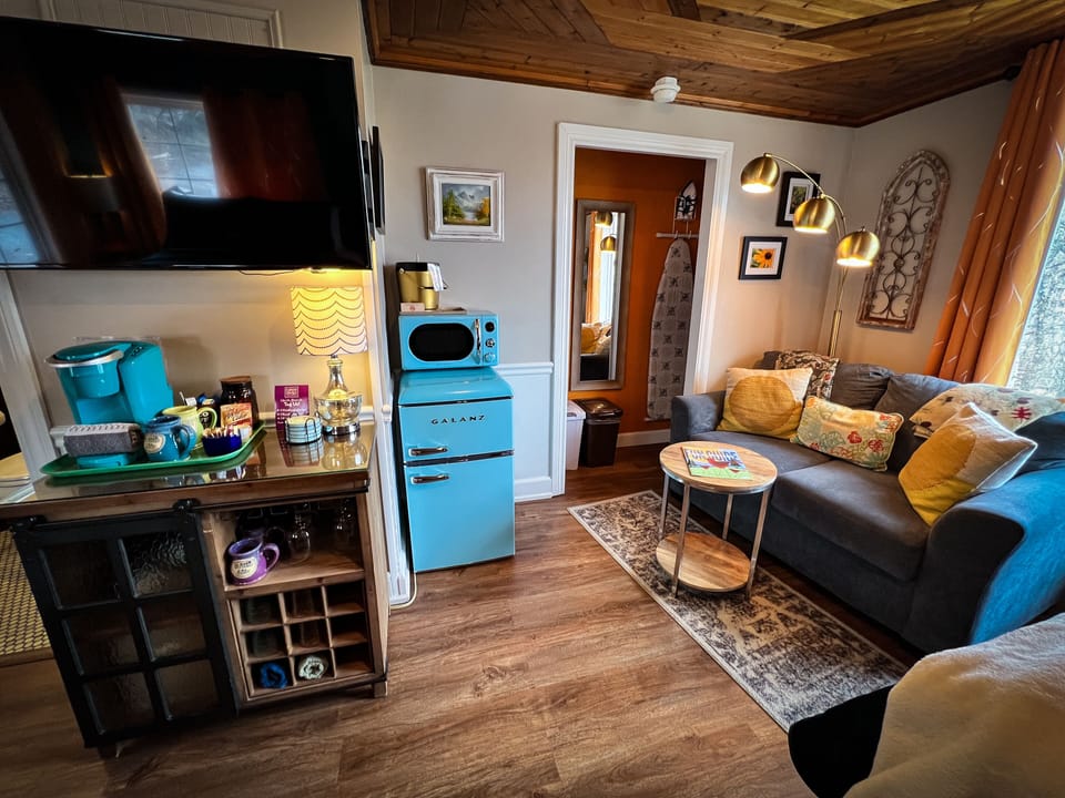 Deluxe Cottage, 2 Queen Beds (Trail's End) | Room amenity