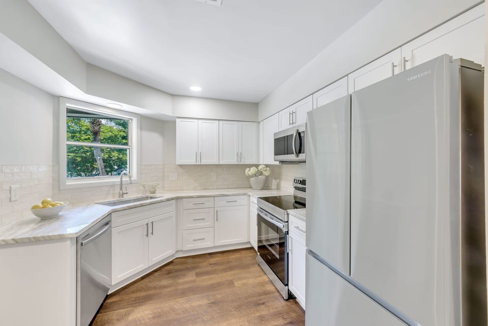 Sunny & Fully Equipped Kitchen