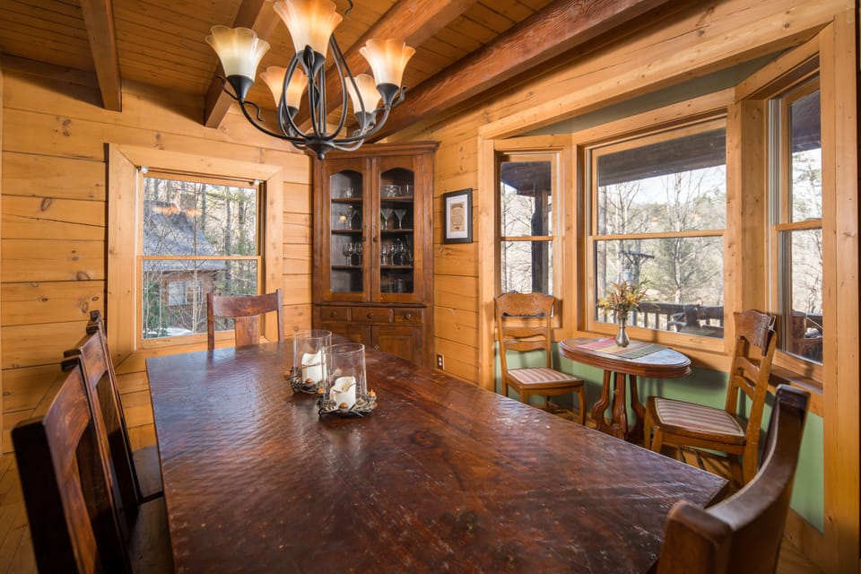 Dining room table seats 8 + breakfast nook (2) and countertop (3)