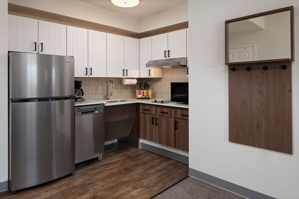 Fridge, microwave, stovetop, dishwasher