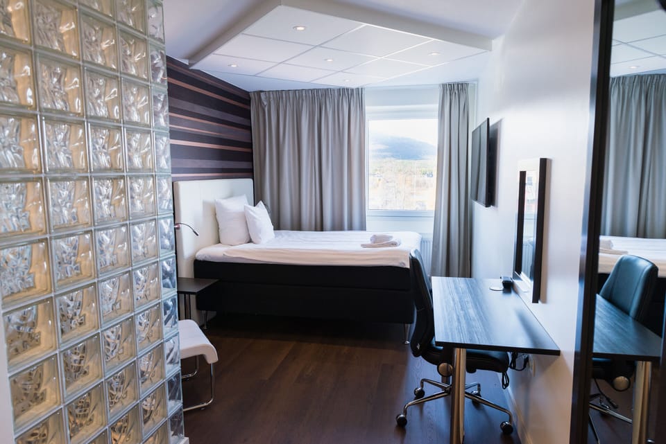 Single Room | Desk, laptop workspace, free WiFi, bed sheets