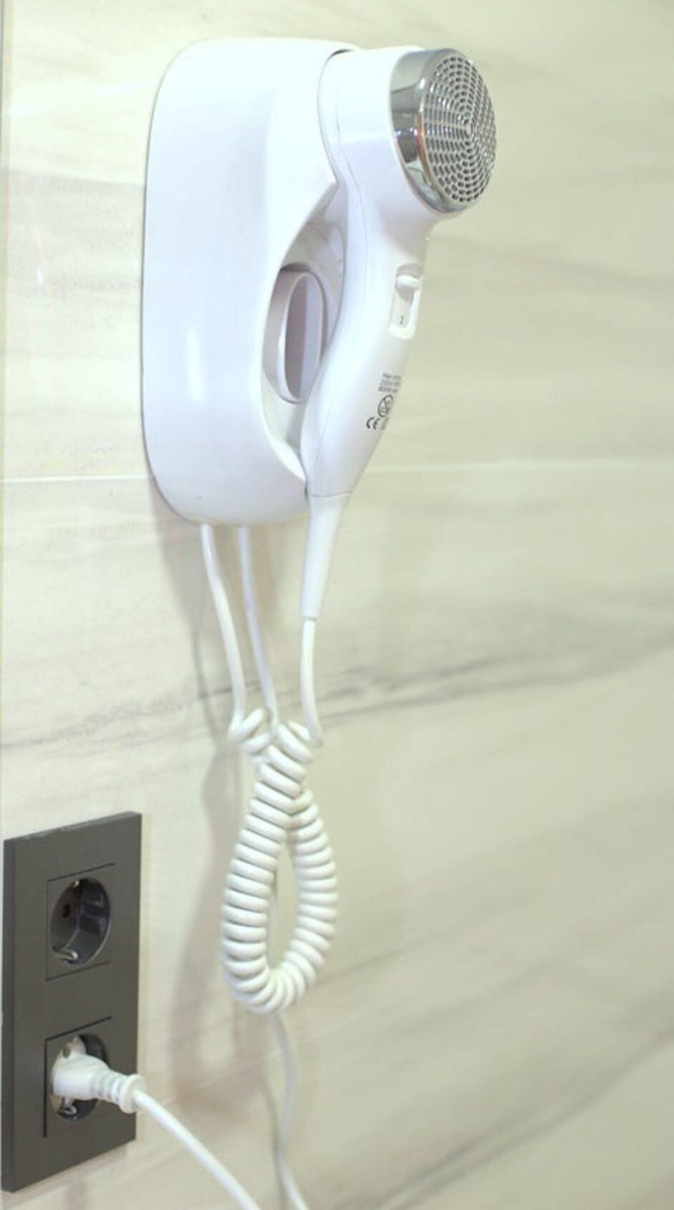 Standard Double or Twin Room, 1 Bedroom, Non Smoking | Bathroom amenities | Shower, free toiletries, bidet, towels